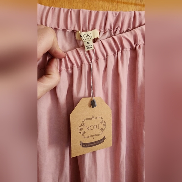 NWT Kori America Silkie Blush Pink Leopard Print Off-The-Shoulder Blouse - Picture 3 of 6